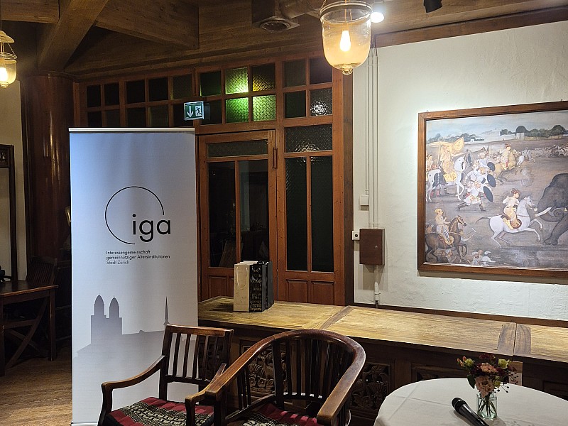 Konferenz in unmittelbarer Nähe von Elefanten