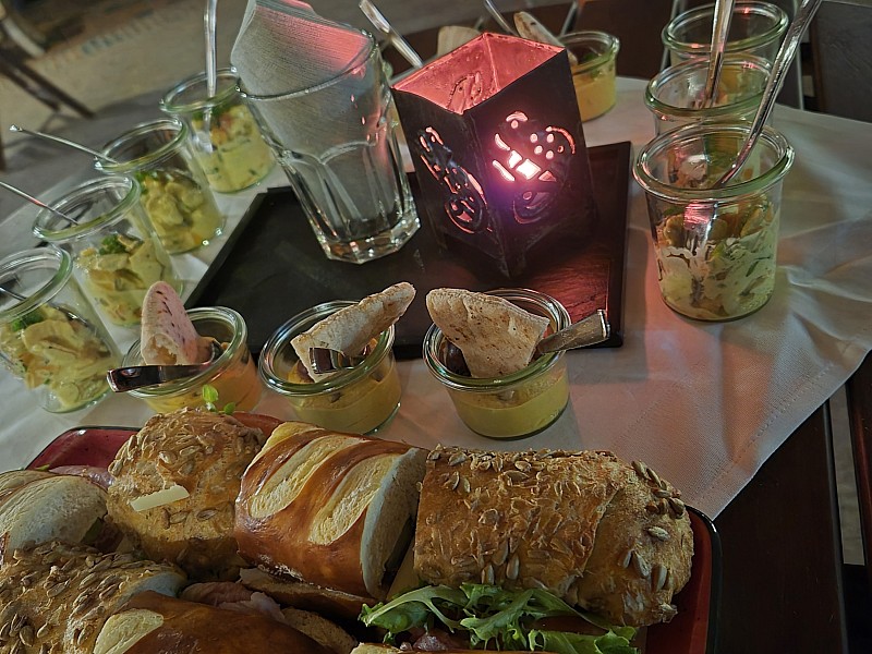 Konferenz in unmittelbarer Nähe von Elefanten